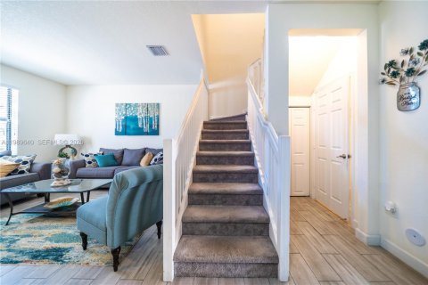 Adosado en venta en Hialeah, Florida, 3 dormitorios, 153.29 m2 № 2052017 - foto 12
