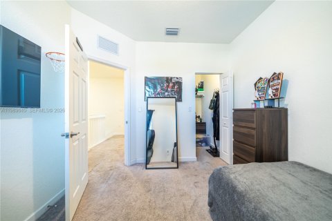 Adosado en venta en Hialeah, Florida, 3 dormitorios, 153.29 m2 № 2052017 - foto 15