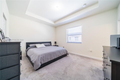 Adosado en venta en Hialeah, Florida, 3 dormitorios, 153.29 m2 № 2052017 - foto 19