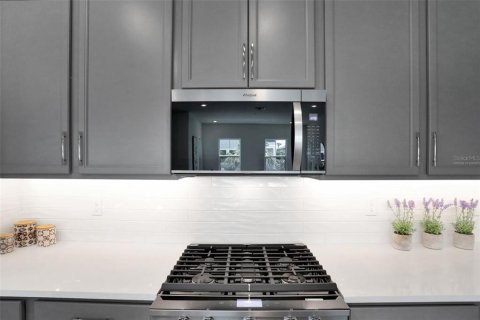 House in Lakewood Ranch, Florida 4 bedrooms, 213.21 sq.m. № 2289812 - photo 8