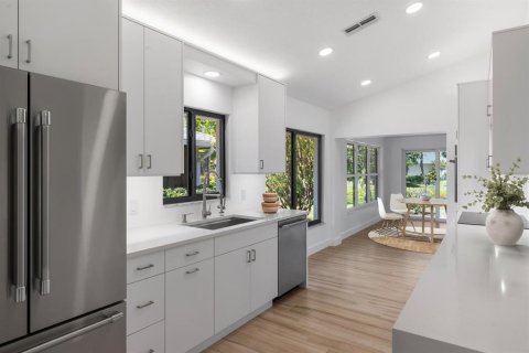 House in Sarasota, Florida 3 bedrooms, 158.4 sq.m. № 1780193 - photo 6