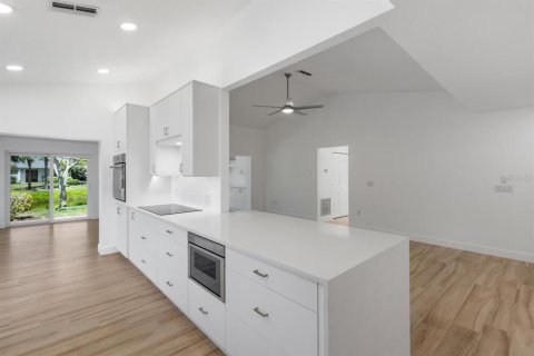 House in Sarasota, Florida 3 bedrooms, 158.4 sq.m. № 1780193 - photo 9