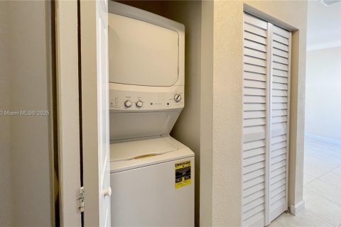 Commercial property in Miami, Florida 214.79 sq.m. № 1897559 - photo 8