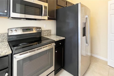 Commercial property in Miami, Florida 214.79 sq.m. № 1897559 - photo 7