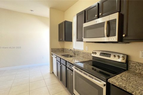 Commercial property in Miami, Florida 214.79 sq.m. № 1897559 - photo 9