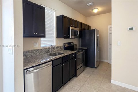 Commercial property in Miami, Florida 214.79 sq.m. № 1897559 - photo 6