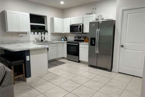 Touwnhouse à louer à Homestead, Floride: 4 chambres, 178.74 m2 № 1764439 - photo 8