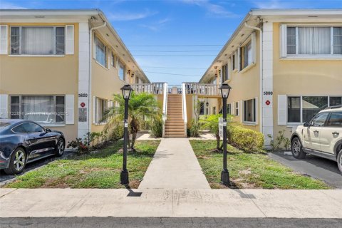 Снять в аренду кондоминиум в Форт-Лодердейл, Флорида 2 спальни, 102.19м2, № 1935310 - фото 3