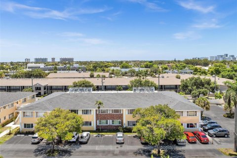 Снять в аренду кондоминиум в Форт-Лодердейл, Флорида 2 спальни, 102.19м2, № 1935310 - фото 2