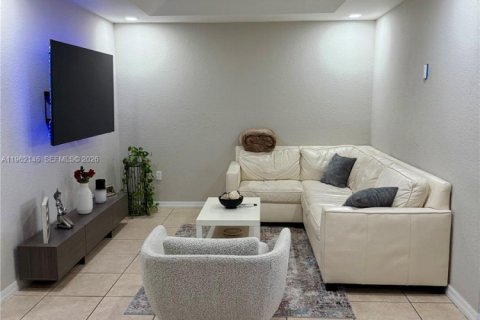 Touwnhouse à louer à Miami Gardens, Floride: 3 chambres, 131.83 m2 № 2024543 - photo 4