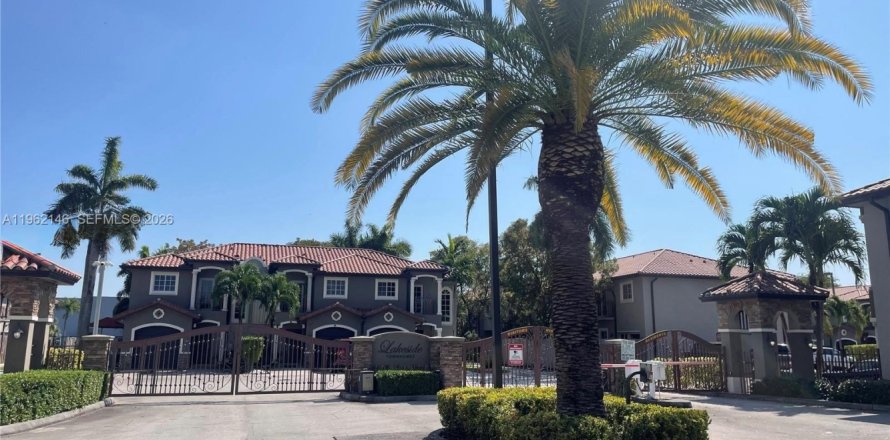 Touwnhouse à Miami Gardens, Floride 3 chambres, 131.83 m2 № 2024543