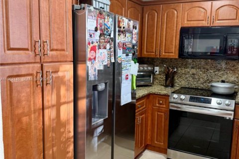 Touwnhouse à louer à Miami Gardens, Floride: 3 chambres, 131.83 m2 № 2024543 - photo 7