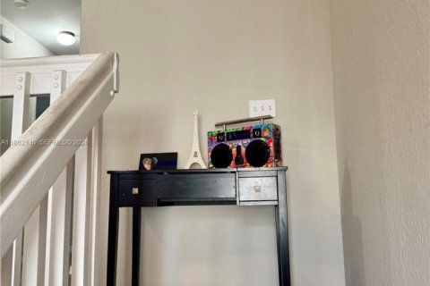 Touwnhouse à louer à Miami Gardens, Floride: 3 chambres, 131.83 m2 № 2024543 - photo 10