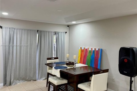 Touwnhouse à louer à Miami Gardens, Floride: 3 chambres, 131.83 m2 № 2024543 - photo 6