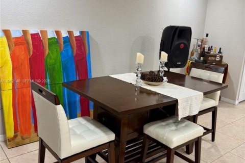 Touwnhouse à louer à Miami Gardens, Floride: 3 chambres, 131.83 m2 № 2024543 - photo 5