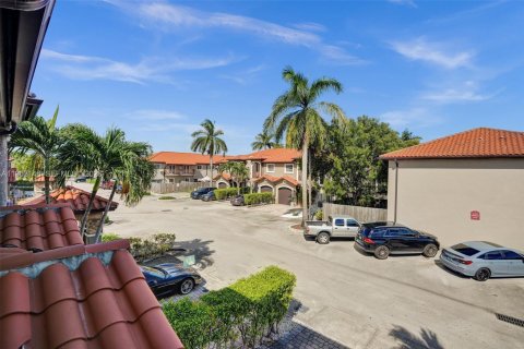 Touwnhouse à louer à Miami Gardens, Floride: 3 chambres, 131.83 m2 № 2024543 - photo 2