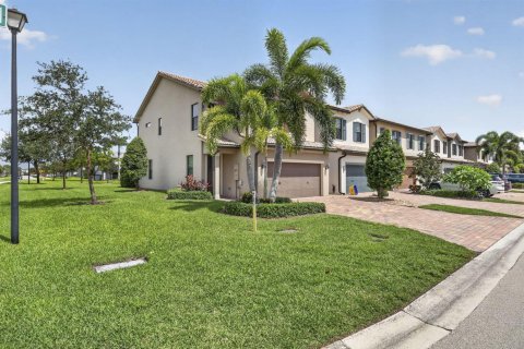 Touwnhouse à vendre à Lake Worth, Floride: 3 chambres, 176.05 m2 № 2376542 - photo 2