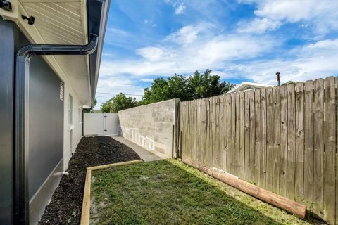 House in Winter Haven, Florida 2 bedrooms, 111.39 sq.m. № 2230173 - photo 24