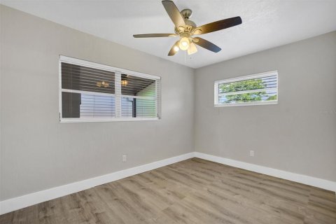 House in Winter Haven, Florida 2 bedrooms, 111.39 sq.m. № 2230173 - photo 18