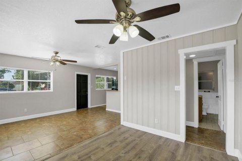 House in Winter Haven, Florida 2 bedrooms, 111.39 sq.m. № 2230173 - photo 7