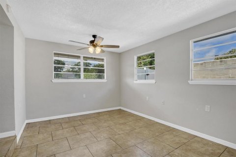 House in Winter Haven, Florida 2 bedrooms, 111.39 sq.m. № 2230173 - photo 14