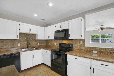 House in Winter Haven, Florida 2 bedrooms, 111.39 sq.m. № 2230173 - photo 10
