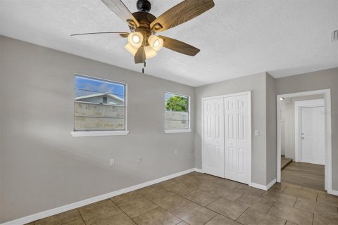 House in Winter Haven, Florida 2 bedrooms, 111.39 sq.m. № 2230173 - photo 12