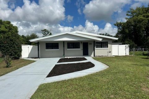 House in Winter Haven, Florida 2 bedrooms, 111.39 sq.m. № 2230173