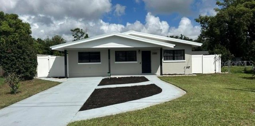 House in Winter Haven, Florida 2 bedrooms, 111.39 sq.m. № 2230173