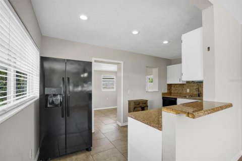 House in Winter Haven, Florida 2 bedrooms, 111.39 sq.m. № 2230173 - photo 8