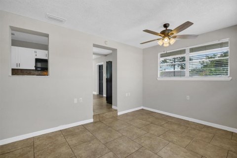 House in Winter Haven, Florida 2 bedrooms, 111.39 sq.m. № 2230173 - photo 13
