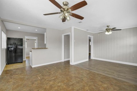 House in Winter Haven, Florida 2 bedrooms, 111.39 sq.m. № 2230173 - photo 6