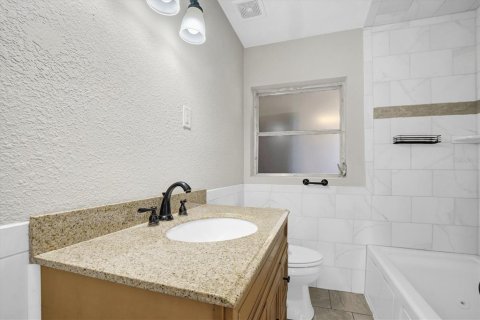House in Winter Haven, Florida 2 bedrooms, 111.39 sq.m. № 2230173 - photo 16