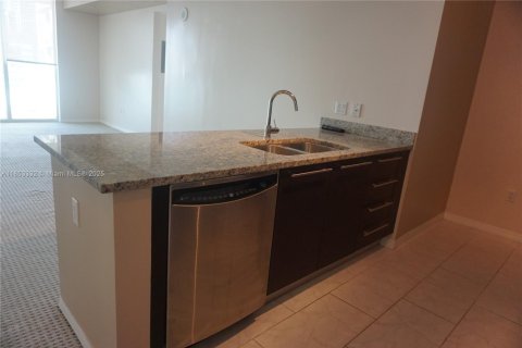 Condo in Miami, Florida, 1 bedroom  № 1979071 - photo 19