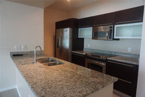 Condo in Miami, Florida, 1 bedroom  № 1979071 - photo 17
