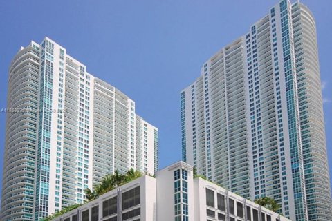 Condo in Miami, Florida, 1 bedroom  № 1979071 - photo 6
