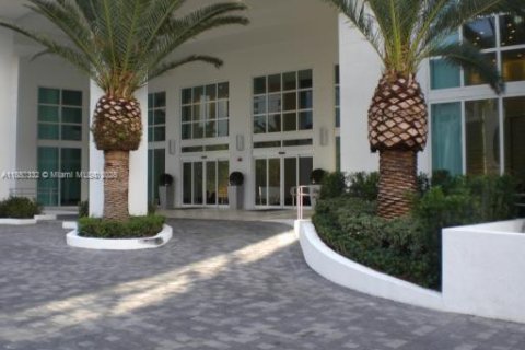 Condo in Miami, Florida, 1 bedroom  № 1979071 - photo 8