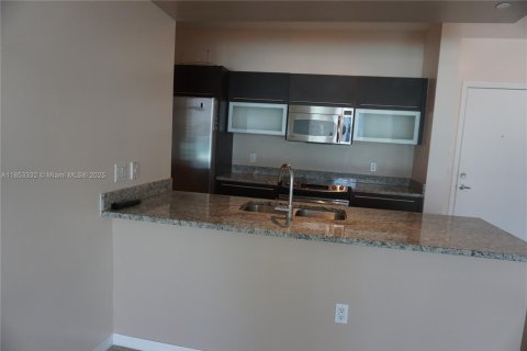 Condo in Miami, Florida, 1 bedroom  № 1979071 - photo 21