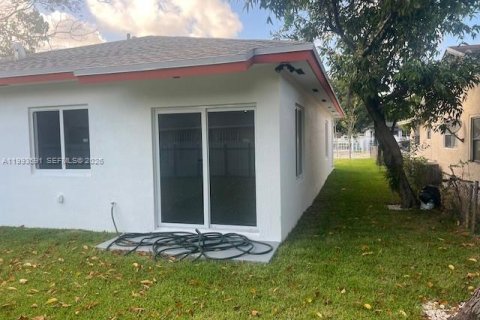 Villa ou maison à vendre à Miami, Floride: 4 chambres № 2055470 - photo 11