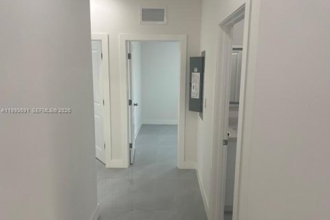 Villa ou maison à vendre à Miami, Floride: 4 chambres № 2055470 - photo 18