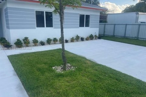 Villa ou maison à vendre à Miami, Floride: 4 chambres № 2055470 - photo 5