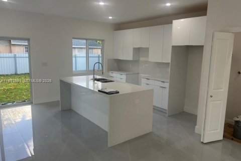 Villa ou maison à vendre à Miami, Floride: 4 chambres № 2055470 - photo 14