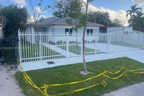 Villa ou maison à Miami, Floride 4 chambres № 2055470