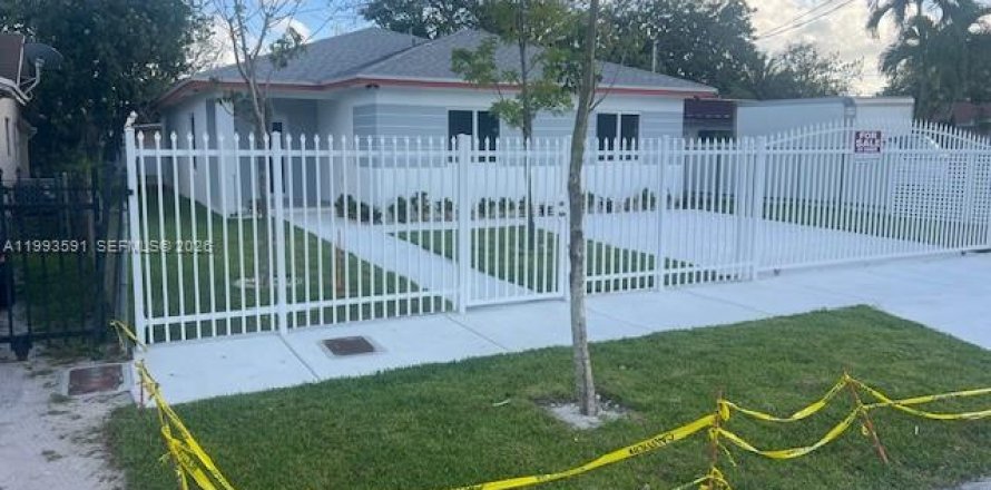 Villa ou maison à Miami, Floride 4 chambres № 2055470