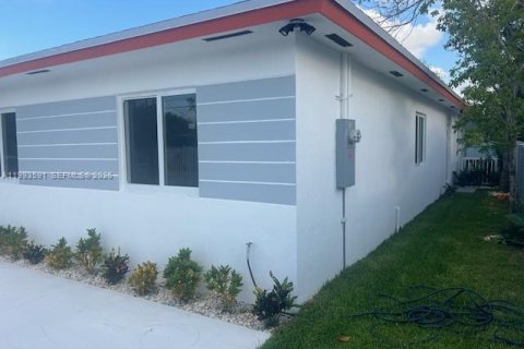 Villa ou maison à vendre à Miami, Floride: 4 chambres № 2055470 - photo 8