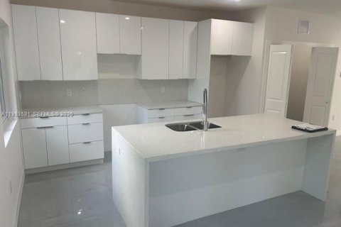 Villa ou maison à vendre à Miami, Floride: 4 chambres № 2055470 - photo 15