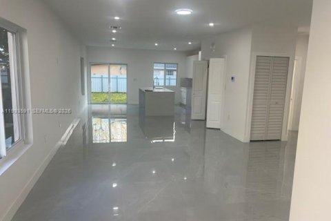 Villa ou maison à vendre à Miami, Floride: 4 chambres № 2055470 - photo 13