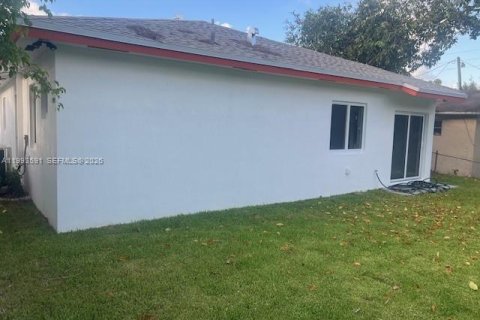 Villa ou maison à vendre à Miami, Floride: 4 chambres № 2055470 - photo 10