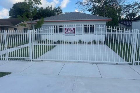 Villa ou maison à vendre à Miami, Floride: 4 chambres № 2055470 - photo 3
