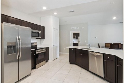 House in Haines City, Florida 4 bedrooms, 200.67 sq.m. № 2112449 - photo 15